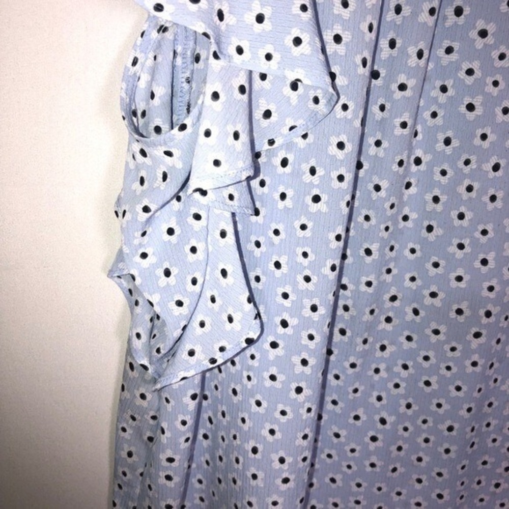 ELLE Blue Short Sleeve Floral Blouse Size‎ Medium - Picture 4 of 11